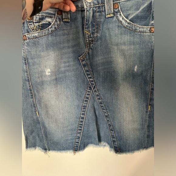 True Religion Jean Skirt Mini ABBY Women Sz 25 Minor Distressing Raw Hem EUC USA - Picture 3 of 8